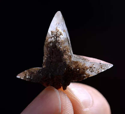 1.6g Newly Natural Swallow-Tail Twin Crystal Calcite Mineral Specimen / China