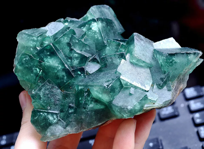 712.g NATURAL Beauty Green Cubic FLUORITE Crystal Cluster Mineral Specimen