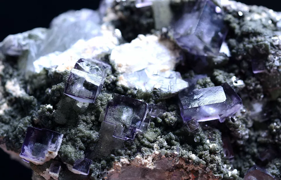 125g Newly DISCOVERED RARE CUBE PURPLE FLUORITE MINERAL SAMPLES/YaoGangXian