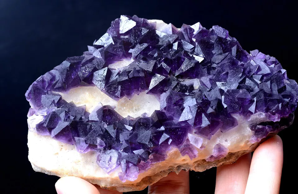 MUSEUM COLLECTION NEWLY DISCOVERED RARE PURPLE FLUORITE MINERAL SAMPLES 315.80g