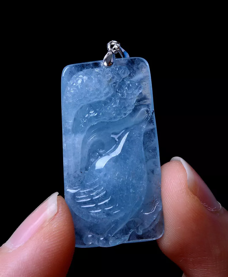 Beautiful Natural Ocean Blue Aquamarine Gemstone Woman Pendant 34*18*8mm