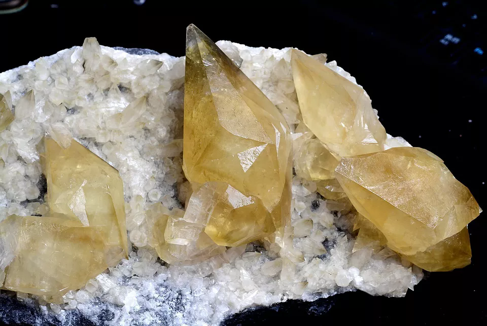 1739gNatural Perfect Dipyramidal Yellow Calcite CLUSTER Mineral Specimen/China