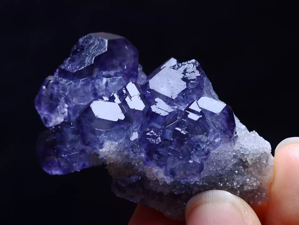 China / Newly DISCOVERED RARE PURPLE FLUORITE CRYSTAL MINERAL SPECIMEN 42.41g