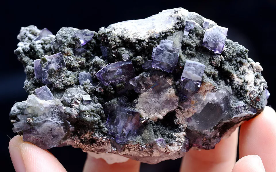 125g Newly DISCOVERED RARE CUBE PURPLE FLUORITE MINERAL SAMPLES/YaoGangXian