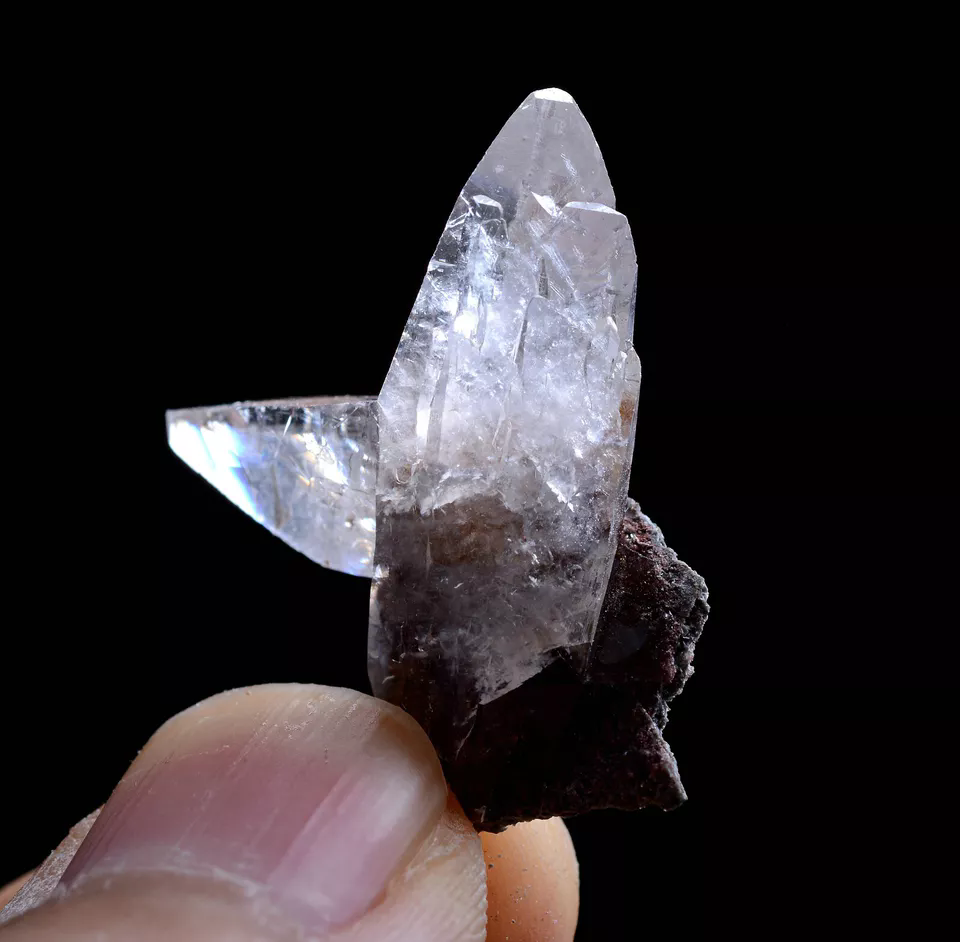 2.6g Newly Natural Swallow-Tail Twin Crystal Calcite Mineral Specimen / China