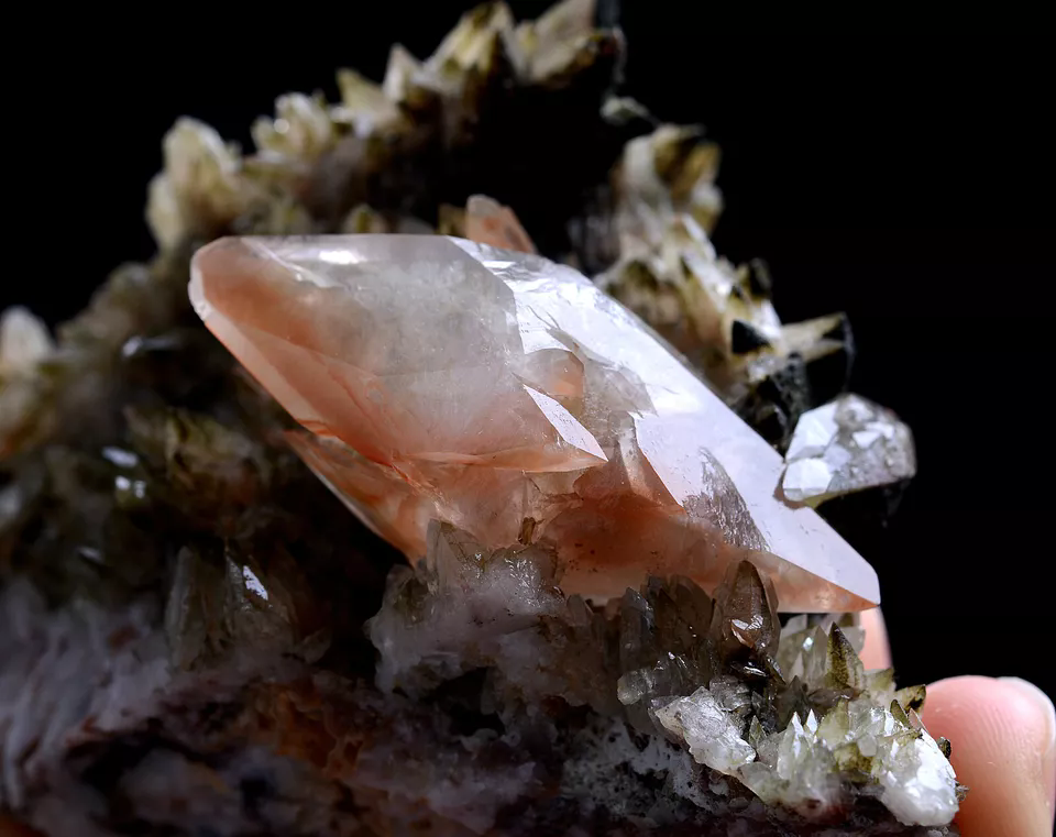 161g Natural red double-pointed Calcite Mineral Specimen/Hubei China