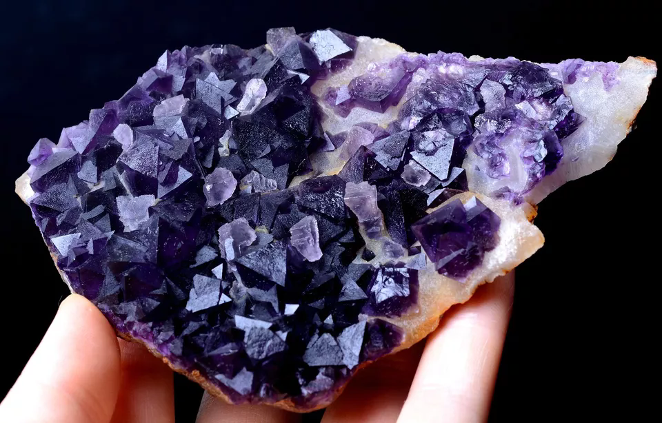 China / Newly DISCOVERED RARE PURPLE FLUORITE CRYSTAL MINERAL SPECIMEN 204g