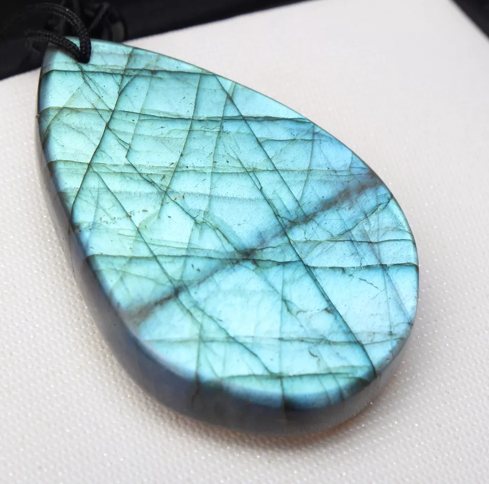 Beautiful Natural Labradorite Blue Light Gemstone  Healing Pendant 23.3g