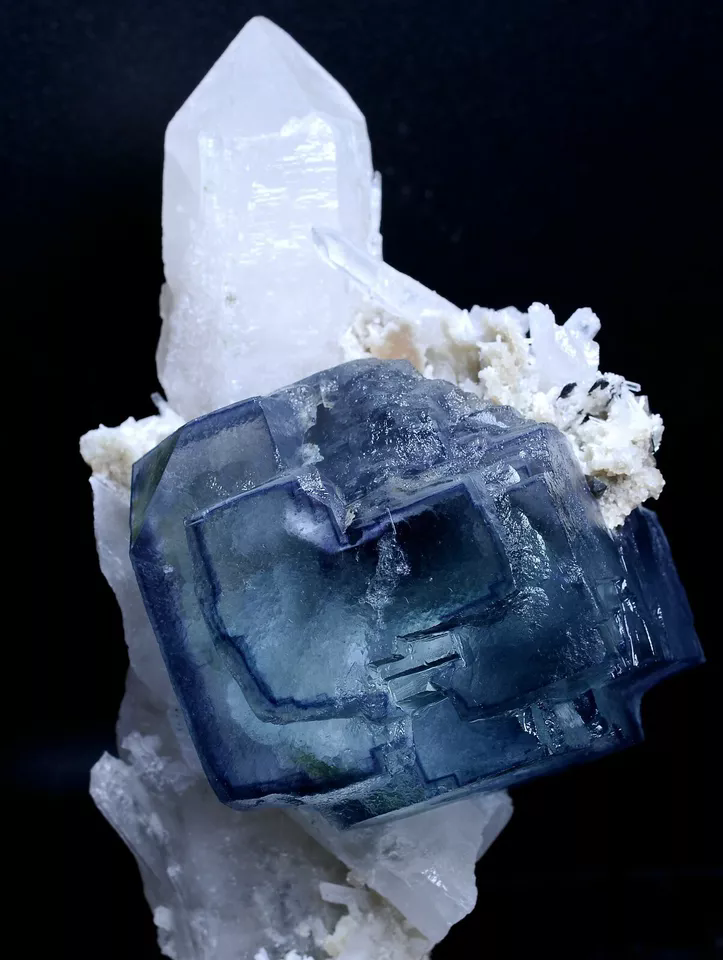 523gNATURAL COMPLETE RARE CLEAR Blue FLUORITE MINERAL SAMPLES/Yaogangxian China