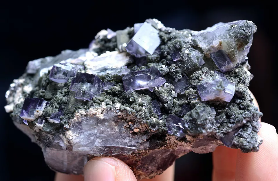 125g Newly DISCOVERED RARE CUBE PURPLE FLUORITE MINERAL SAMPLES/YaoGangXian