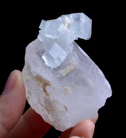 81g Natural Blue And White Porcelain Fluorite & Crystal Mineral Specimen/China