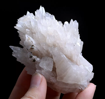 209g Natural  “Angel Wings” White Calcite Crystal Mineral Specimen/China