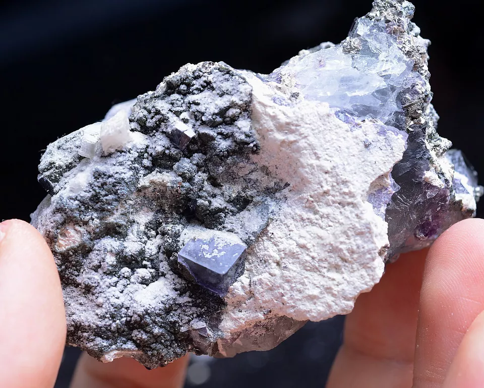 125g Newly DISCOVERED RARE CUBE PURPLE FLUORITE MINERAL SAMPLES/YaoGangXian