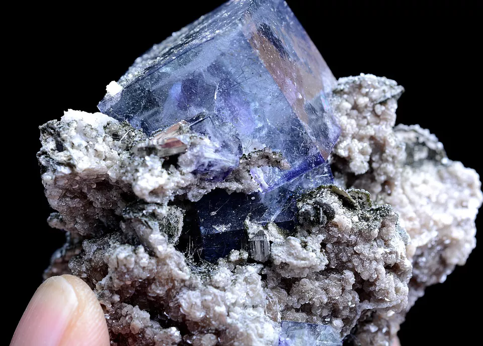 115g Natural Bismuthinite Purple FLUORITE Calcite Mineral Specimen/Yaogang xian