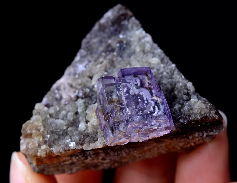 40.5g NEWLY DISCOVERED TRANSPARENT PURPLE FLUORITE MINERAL SAMPLES/Yaogang xian