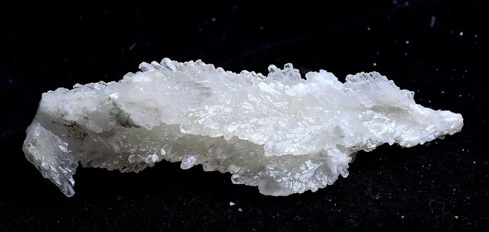 88g Natural Beautiful “Angel Wings” White Calcite Mineral Specimen/China