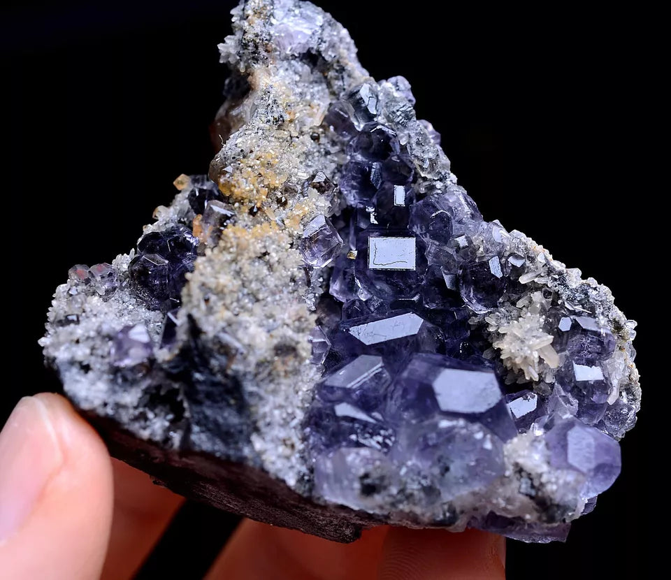 China / Newly DISCOVERED RARE PURPLE FLUORITE CRYSTAL MINERAL SPECIMEN  61g