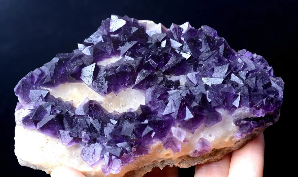 MUSEUM COLLECTION NEWLY DISCOVERED RARE PURPLE FLUORITE MINERAL SAMPLES 315.80g