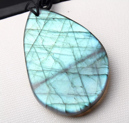 Beautiful Natural Labradorite Blue Light Gemstone  Healing Pendant 23.3g