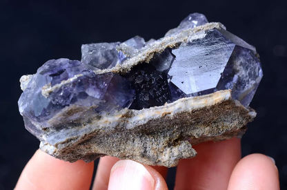 China / Newly DISCOVERED RARE PURPLE FLUORITE CRYSTAL MINERAL SPECIMEN 41.64g