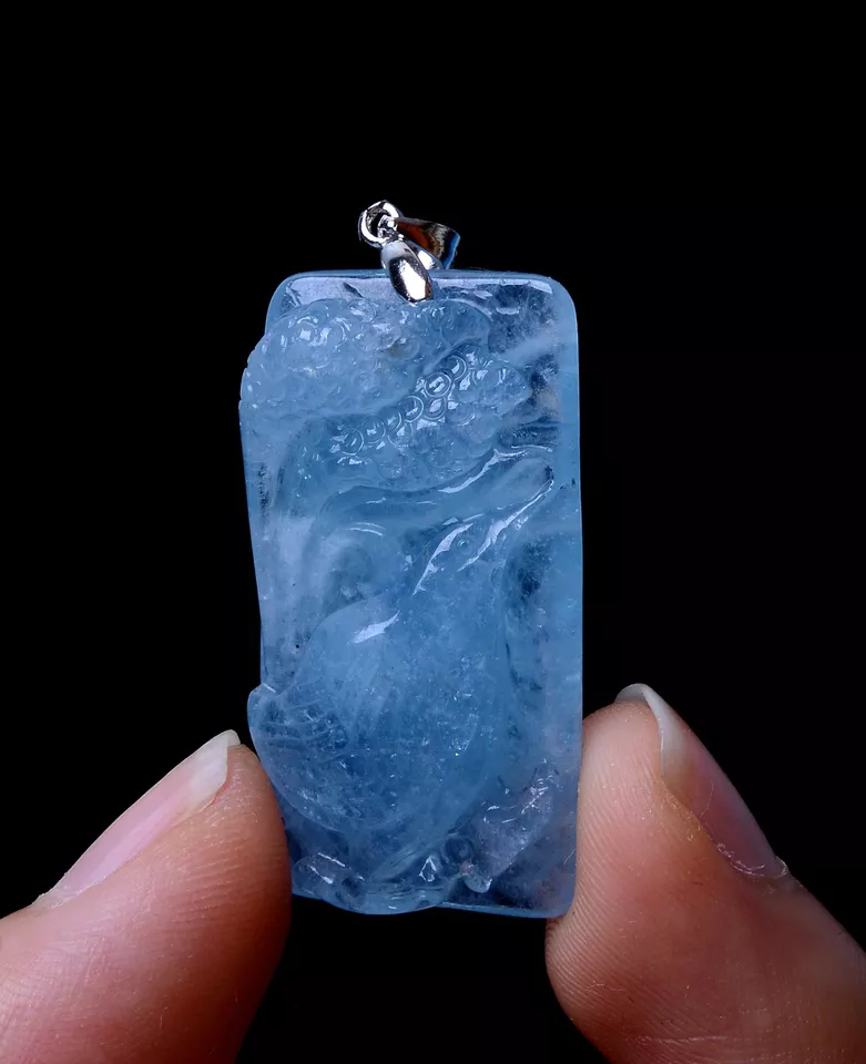 Beautiful Natural Ocean Blue Aquamarine Gemstone Woman Pendant 34*18*8mm