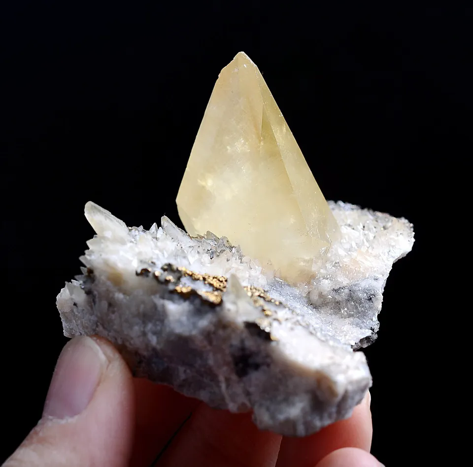 69.g Natural Perfect Dipyramidal Yellow Calcite Pyrite Mineral Specimen/China