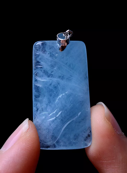 Beautiful Natural Ocean Blue Aquamarine Gemstone Woman Pendant 34*18*8mm