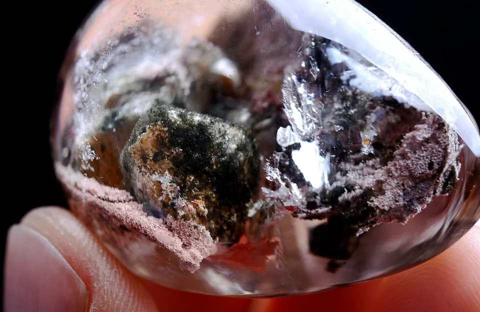 23gNatural Clear Red Ghost Phantom Quartz Crystal Men And Women Pendant Healing