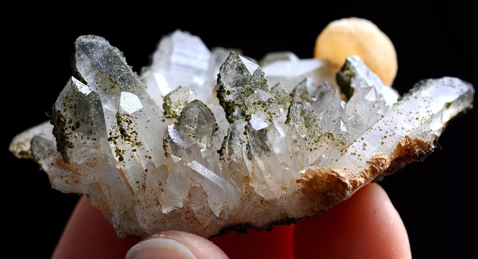 22g Natural Beautiful Complete QUARTZ Crystal & Calcite Mineral Specimen/China