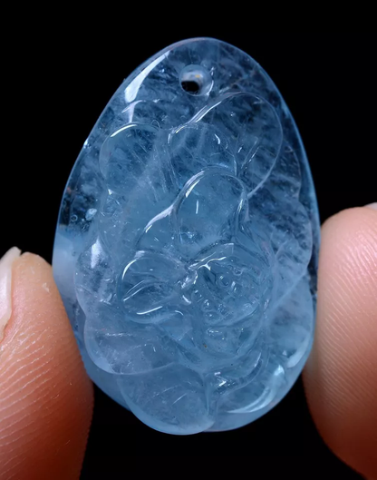 Beautiful Natural Ocean Blue Aquamarine Gemstone Woman Cure Pendant 25*17*11mm