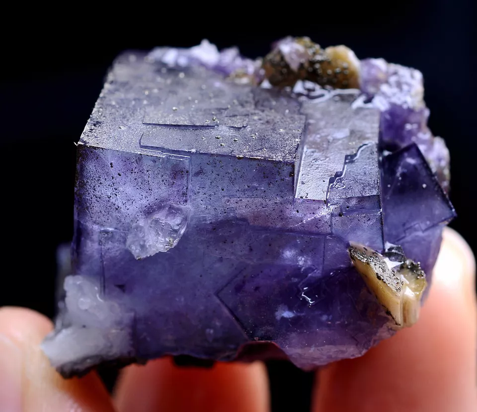 32.g Yao Gang Xian NEWLY DISCOVERED RARE PURPLE FLUORITE MINERAL SAMPLES