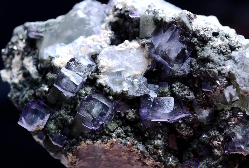 125g Newly DISCOVERED RARE CUBE PURPLE FLUORITE MINERAL SAMPLES/YaoGangXian