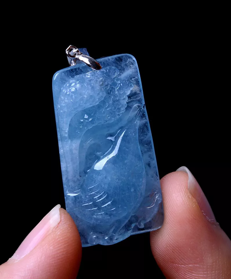 Beautiful Natural Ocean Blue Aquamarine Gemstone Woman Pendant 34*18*8mm