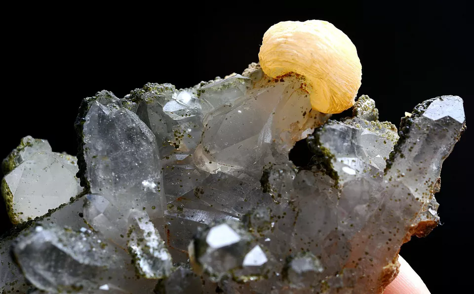 22g Natural Beautiful Complete QUARTZ Crystal & Calcite Mineral Specimen/China