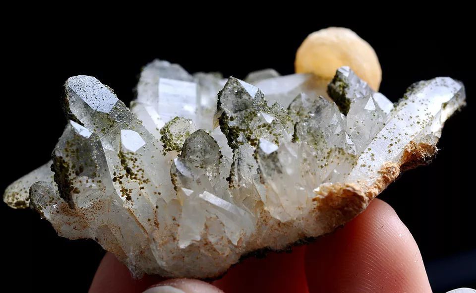 22g Natural Beautiful Complete QUARTZ Crystal & Calcite Mineral Specimen/China