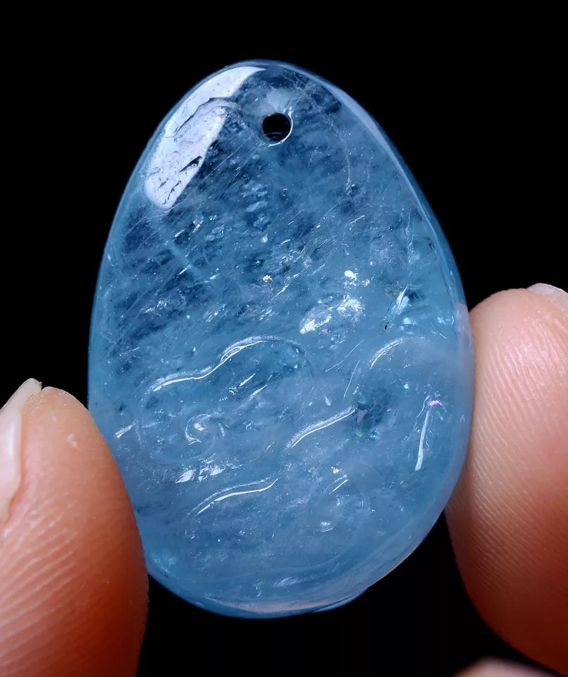 Beautiful Natural Ocean Blue Aquamarine Gemstone Woman Cure Pendant 25*17*11mm