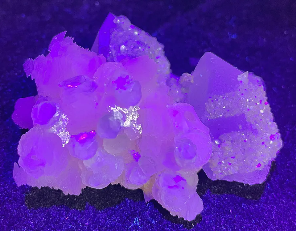 56g Natural Pink Fluorescent Calcite Crystal Mineral Specimen/Yaogangxian China