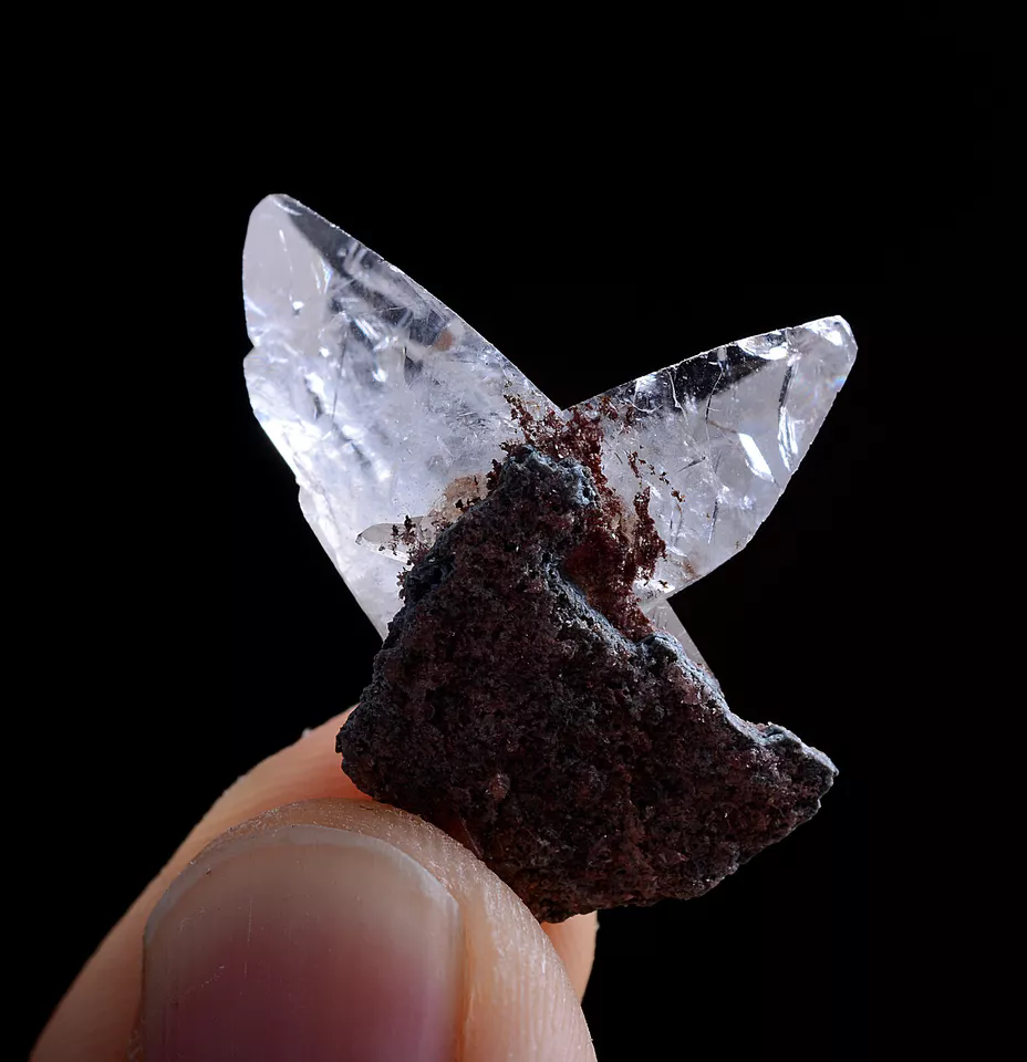 2.6g Newly Natural Swallow-Tail Twin Crystal Calcite Mineral Specimen / China