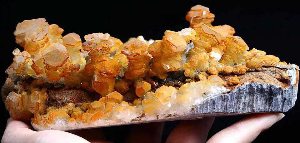 836.6g New Varieties Natural Yellow Tower-Like Calcite Mineral Specimen/ China