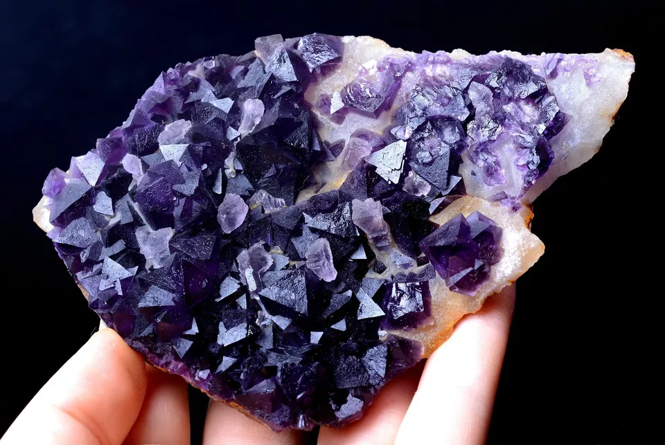 China / Newly DISCOVERED RARE PURPLE FLUORITE CRYSTAL MINERAL SPECIMEN 204g