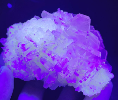 215.g Natural  New Varieties Fluorescent Hexagon Calcite Mineral Specimen/China