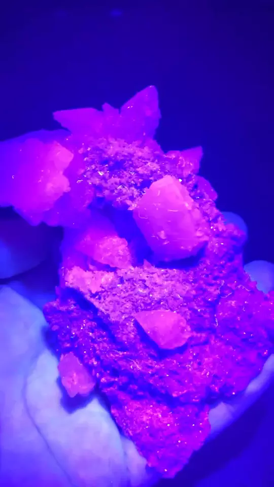 217g Natural Triangle Hexagon Pink Fluorescent Calcite mineral specimen/ China