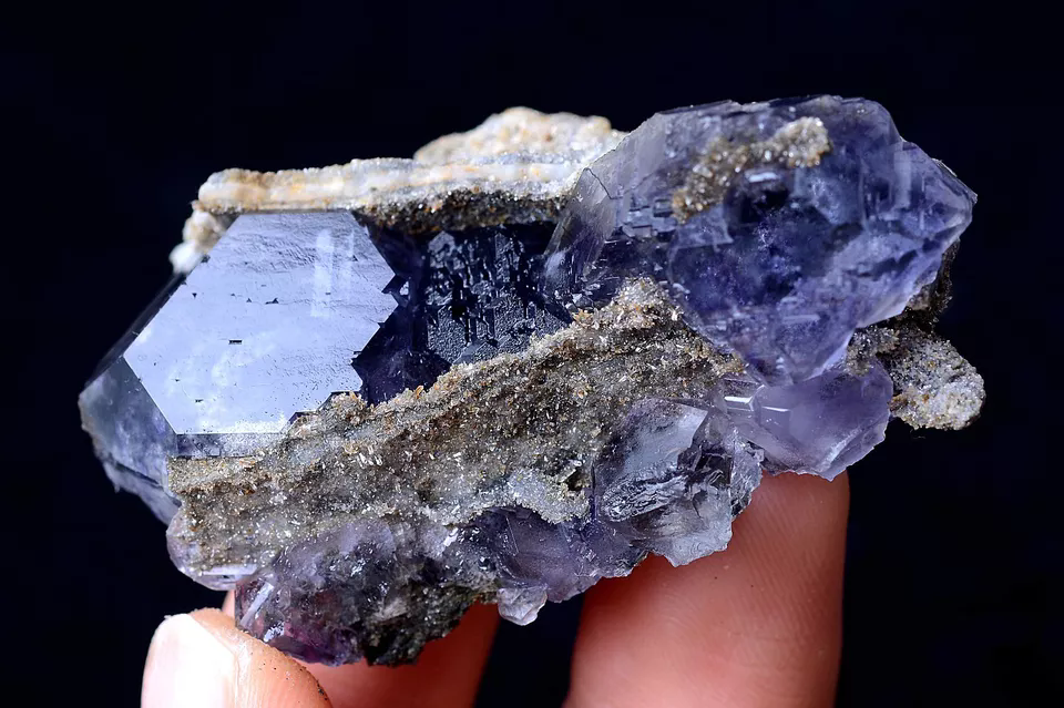 China / Newly DISCOVERED RARE PURPLE FLUORITE CRYSTAL MINERAL SPECIMEN 41.64g