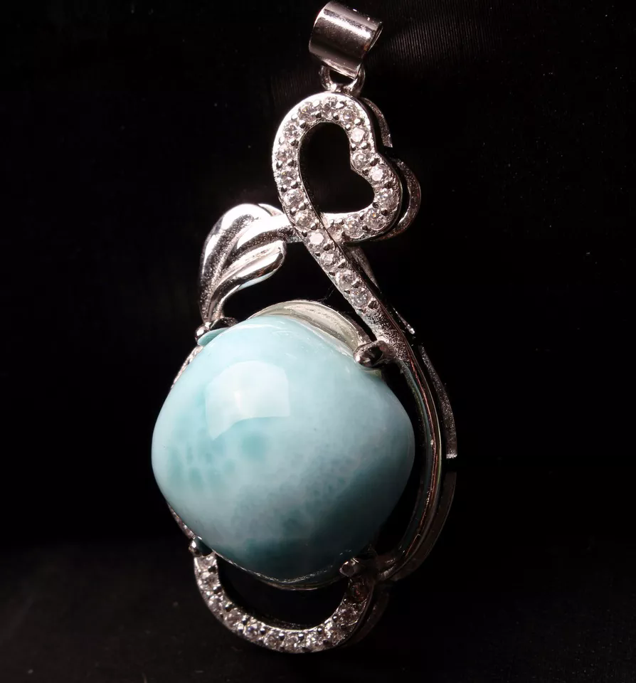 Beautiful Natural Blue Larimar Gemstone Woman Healing Pendant 18*18*10.5mm