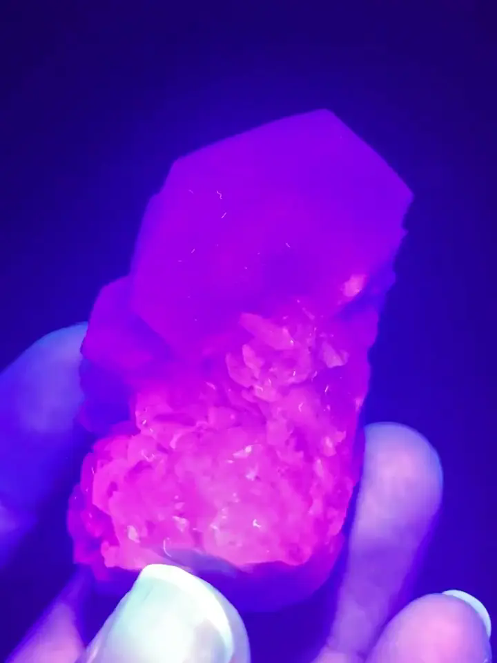 62g Natural Rare Hexagon Pink Fluorescent Calcite mineral specimen/China