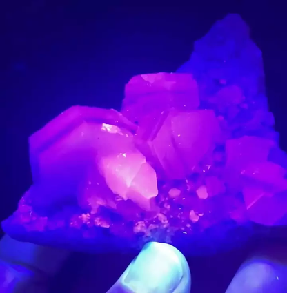 105g Natural Rare Hexagon Pink Fluorescent Calcite mineral specimen /China