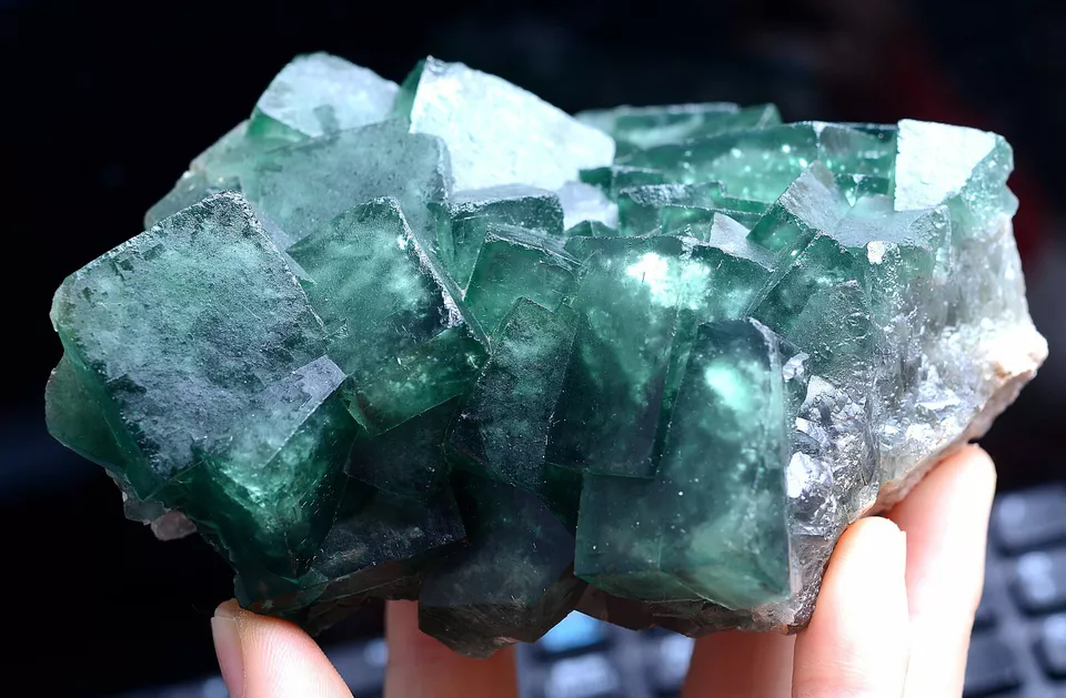 712.g NATURAL Beauty Green Cubic FLUORITE Crystal Cluster Mineral Specimen