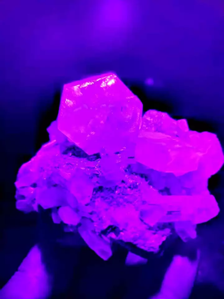 234g Natural Rare Hexagon Pink Fluorescent Calcite mineral specimen  /China