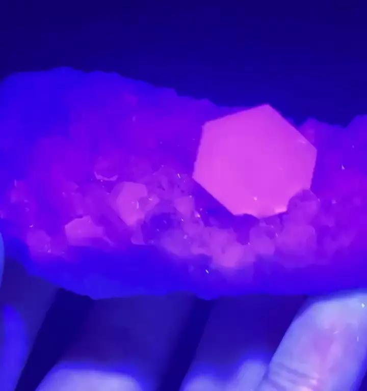 97g Natural Rare Hexagon Pink Fluorescent Calcite mineral specimen/ China