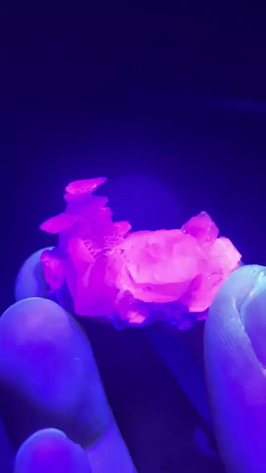 8.7g Natural Hexagon Pink Fluorescent Calcite Dolomite mineral specimen/China